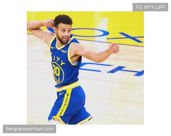 本赛季无球掩护牵制防守为库里拉开三分空间