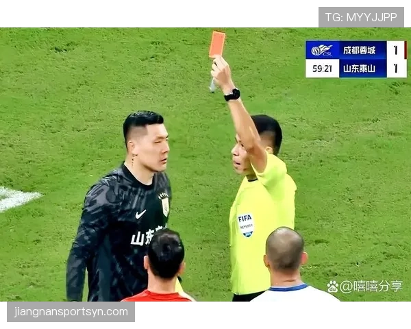 背后犯规为何常被直接红牌？规则如何界定危险动作