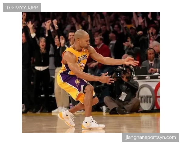 比卢普斯关键时刻组织突破提升球队季后赛进攻节奏