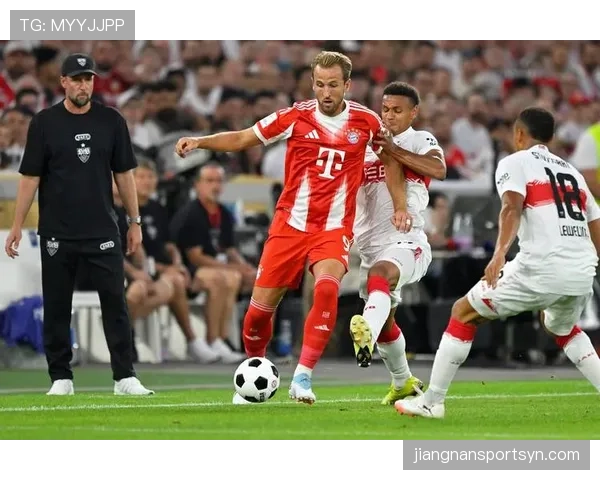 拜仁慕尼黑防守问题凸显，站位与回防失衡影响赛季走势